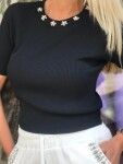 Блуза с камъчета по деколтето в черен цвят