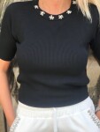 Блуза с камъчета по деколтето в черен цвят