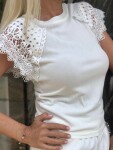 Блуза в бял цвят с дантелени ръкави