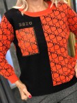 Пуловер с букви в оранжево