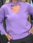 Пуловер с остро деколте в лила