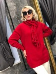 Oversize пуловер в червено с шал