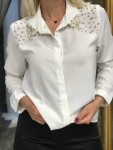 Риза в бял цвят с перли