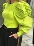 Блуза в неонов цвят с буфан ръкав