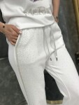 Панталон в бяло с камъчета