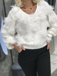 Пуловер в бяло с 3D цветя от ангора