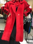 Палто в червено с надписи