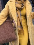 Палто от естествена агнешка вълна в жълт цвят