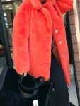 Дълго пухкаво палто в оранжево