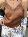 Топ с дантела в кафяво