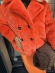 Късо пухкаво палто в оранжев цвят