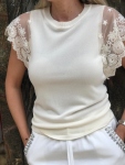 Блуза в цвят екрю с дантелен ръкав 2