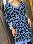 Рокля със животински принт в синьо