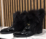 Черни лачени боти с естествен пух