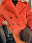 Късо пухкаво палто в оранжев цвят