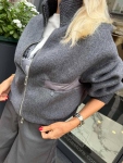 Яке Grey Down