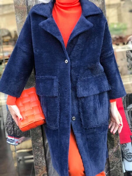 Кашмирено палто в мастилен цвят с джобове