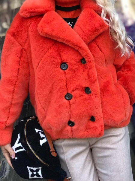 Късо пухкаво палто в оранжев цвят