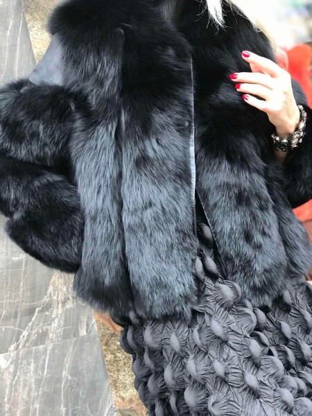 Палто в черно с естествен косъм