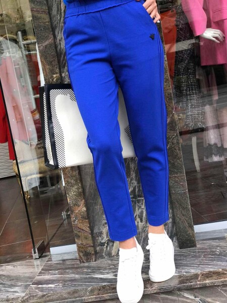 Спортно елегантен панталон в синьо с пчела