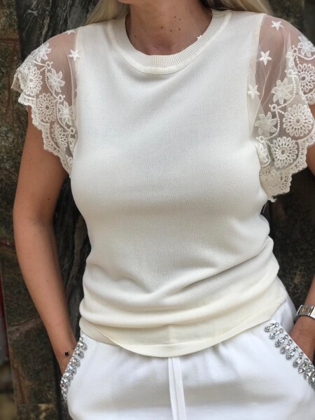 Блуза в цвят екрю с дантелен ръкав 2