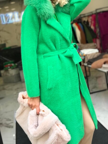Кашмирено палто с яка от естествен косъм в зелено