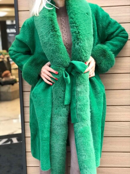 Палто с богат еко пух в зелен цвят