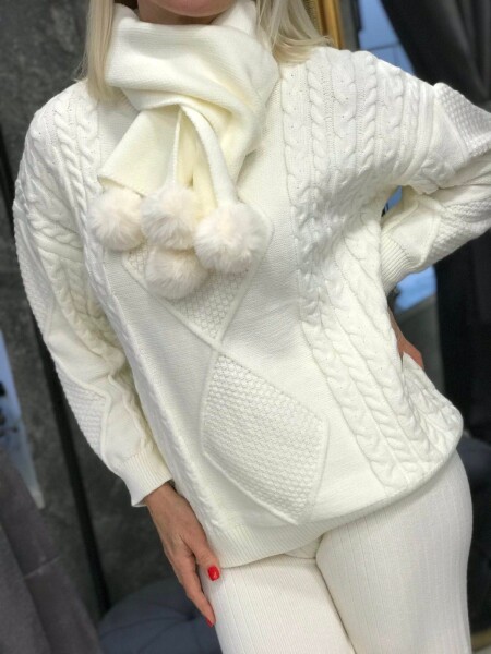 Комплект пуловер с шал в бяло