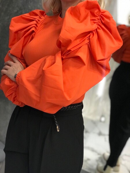 Блуза в оранжев цвят с буфан ръкав