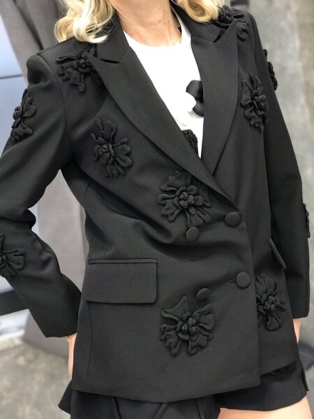 Сако с 3D цветя в черно