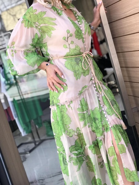 Ефирна рокля със зелени цветя