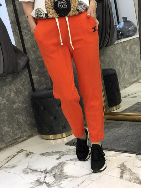 Спортно елегантен панталон в оранжево