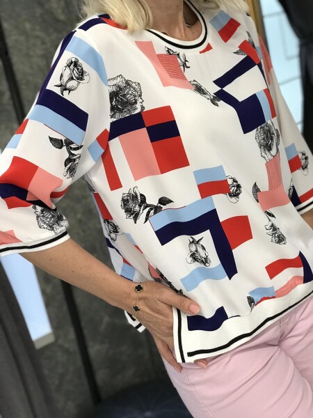 Цветна блуза 46