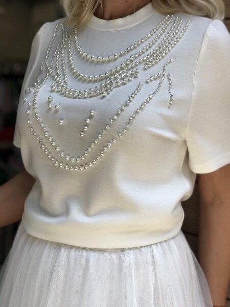 Блуза с къс ръкав и перли в бяло