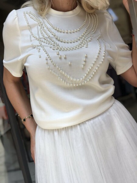 Блуза с къс ръкав и перли в бяло