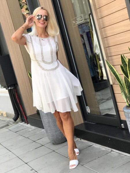 Ефирна рокля в бяло