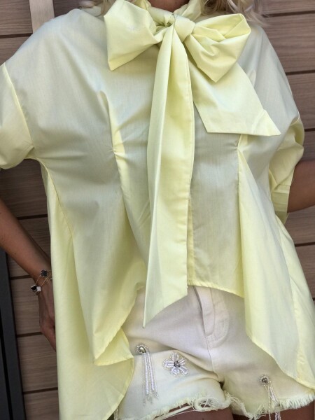 Асиметрична риза в млечно жълто