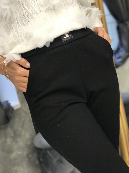 Спортно- елегантен панталон със сребриста емблема